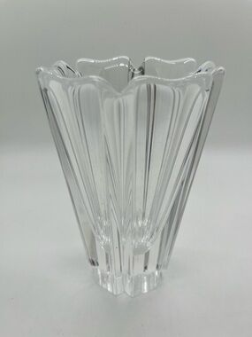 Orrefors Corona Signed Lars Hellsten Sweden Scalloped Crystal Vase 5 3/4”